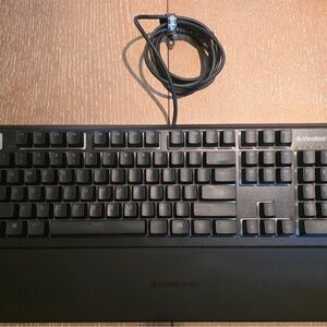 SteelSeries Apex 3 Full Sized Keyboard